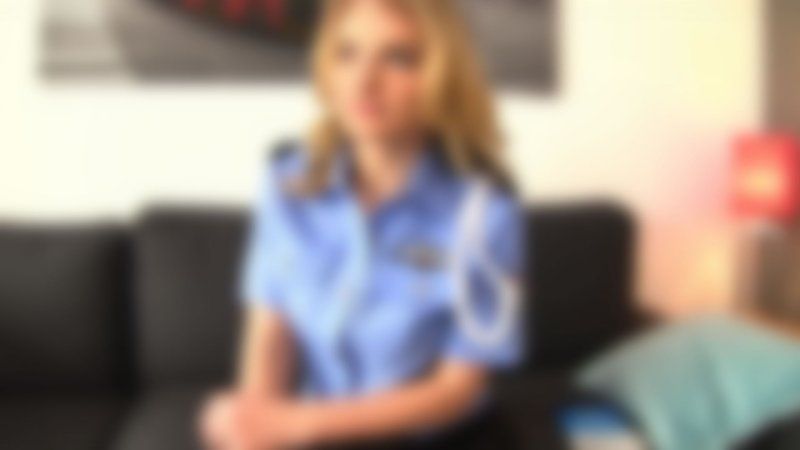 【無碼】日本男人 vs 金髮女警 現地租房時警察來訪被懷疑，但看到她的屁股太興奮，忍不住把肉棒插進去了(;