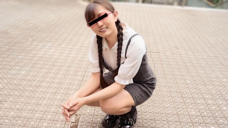 對開發臀部充滿興趣的紅色眼鏡妹子 反町智美