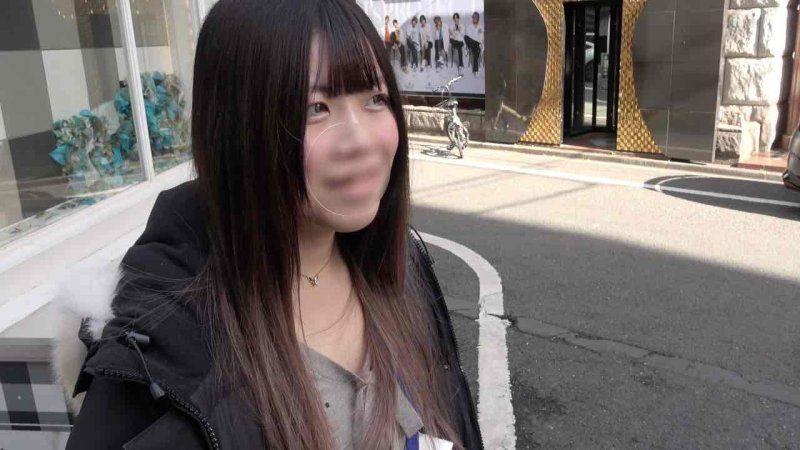 【個人拍攝搭訕-無碼】F罩杯巨乳的可愛淫穴。看到大雞巴非常興奮。在陰道深處活塞運動，露出阿嘿顏連發子宮高潮【海外版】有特典
