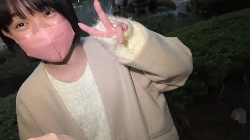 無修正 初次拍攝！！麻里子醬♡大叔對她纖細的蘿莉身材興奮不已，大量中出＆口爆！！